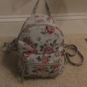 A flower mini back pack